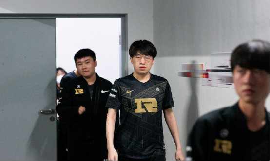 世体：巴萨收到奥萨苏纳对伊尼戈的上诉，有三天时间提出异议.